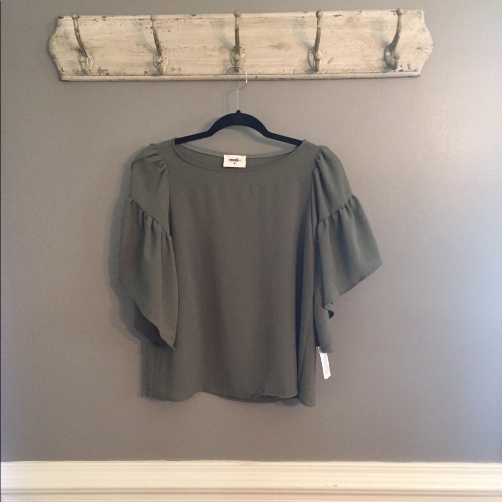 Ruffled sleeve green blouse xs Everly Nordstrom